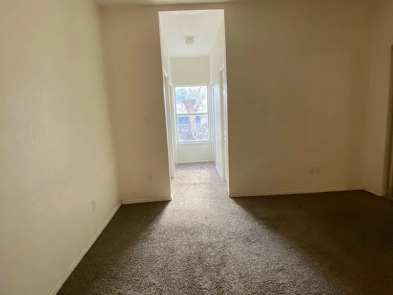 2215 King James Pl — Photo 12