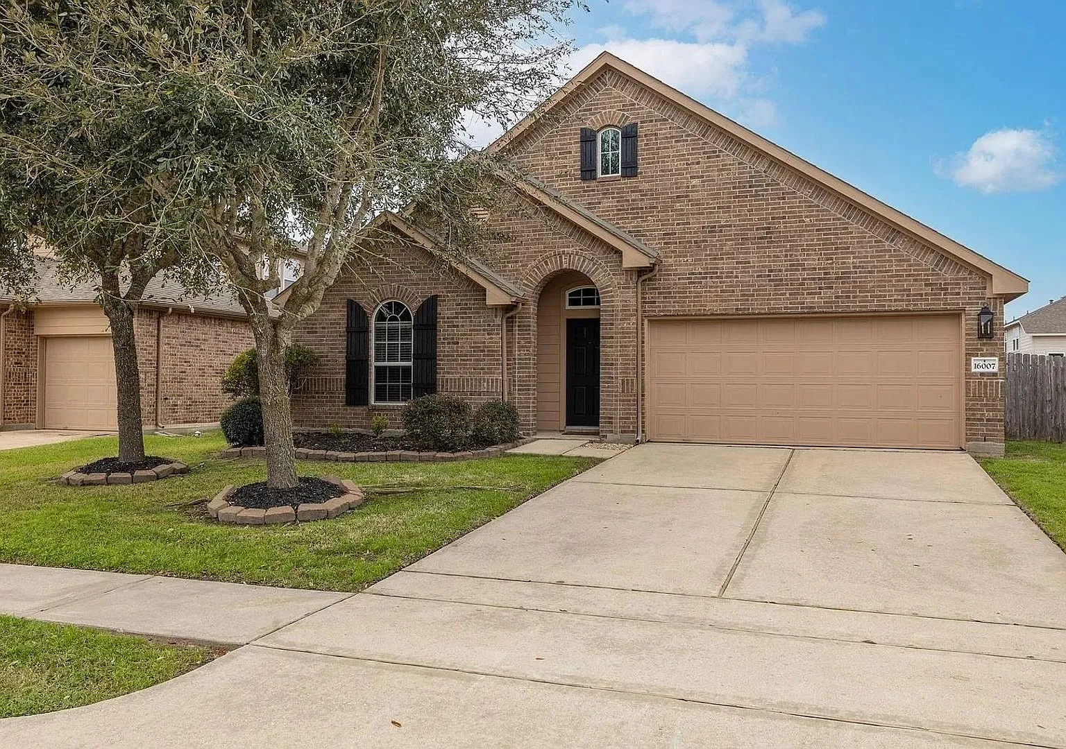For Lease Offering $500 Off 3rd Months' Rent Apply By 09/15 | 3 Bed, 2 Bath |2,365 Sq Ft | Stone ... — Photo 2