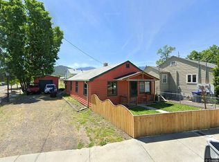 104 New St, Talent, OR 97540