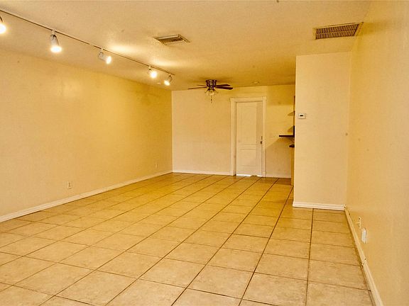 3rd image of 1112 NE 2nd Court