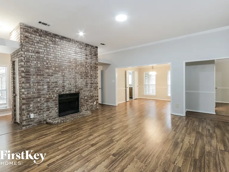 542 Renee Ln — Photo 4