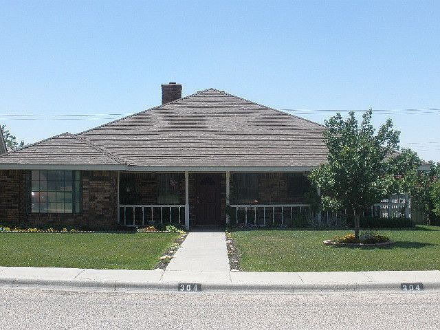 1st image of 304 Canyon Crest Dr