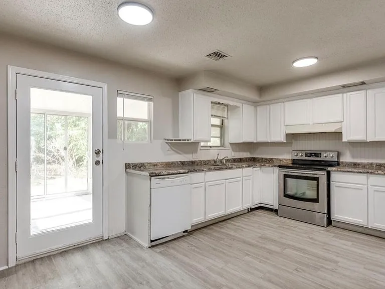 2908 SW 62nd St — Photo 13
