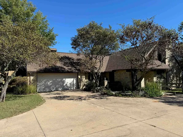 1716 Cotswold Ln, Winfield, KS 67156