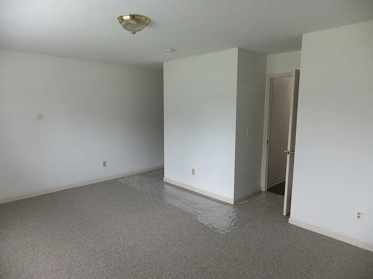 496 Pheasant Run — Photo 9
