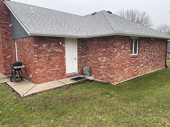 3rd image of 1106 Cari Ann Dr