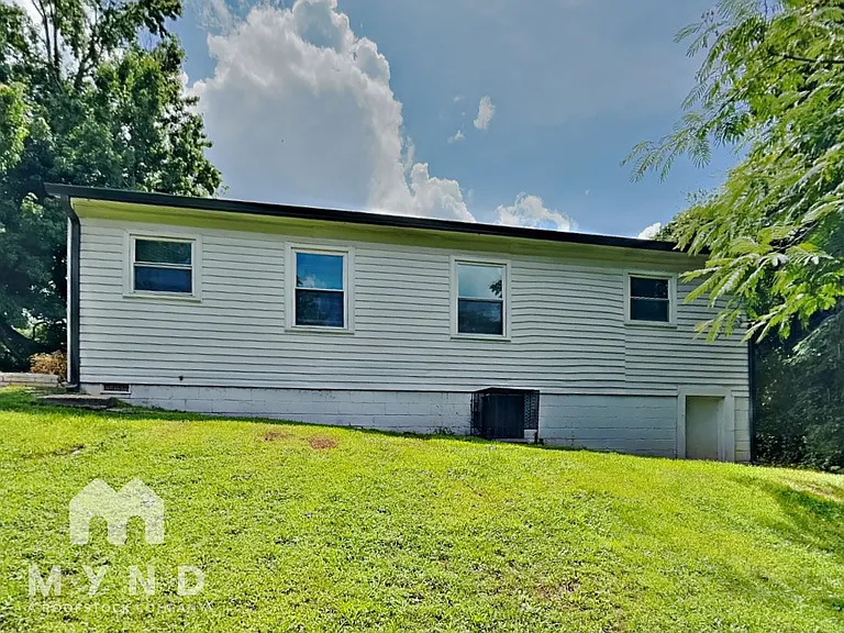 60 Finch Dr SE — Photo 18