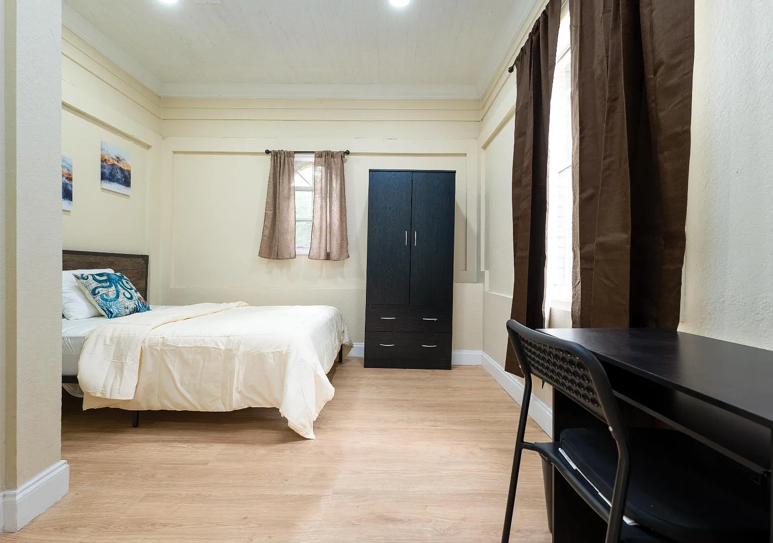 105 W 36th St - Room 1 — Photo 1
