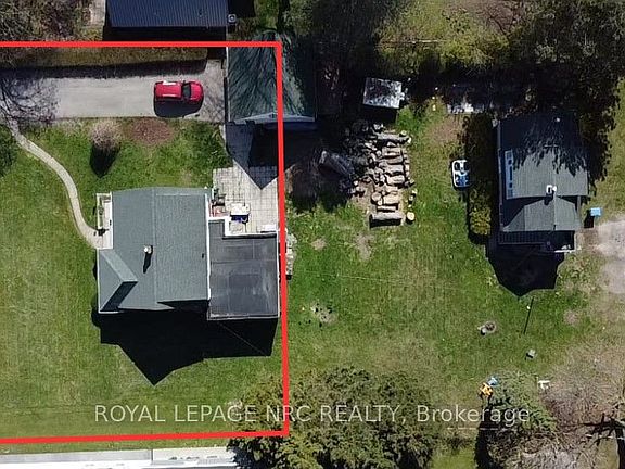2nd image of 19 Lakeshore Rd W