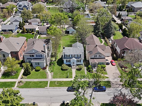 4th image of 421 Leonard St