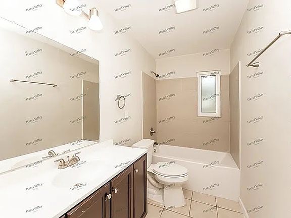 2nd image of 522 Sycamore Dr