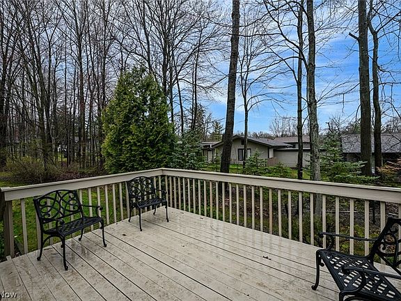 3rd image of 9083 Woodcrest Dr