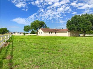1544 N Avenue C, Elgin, TX 78621
