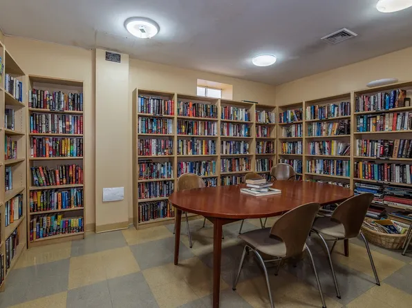 166-25 Powells Cove Boulevard image 6 of 31