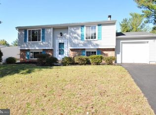 3012 Summershade Ct, Herndon, VA 20171
