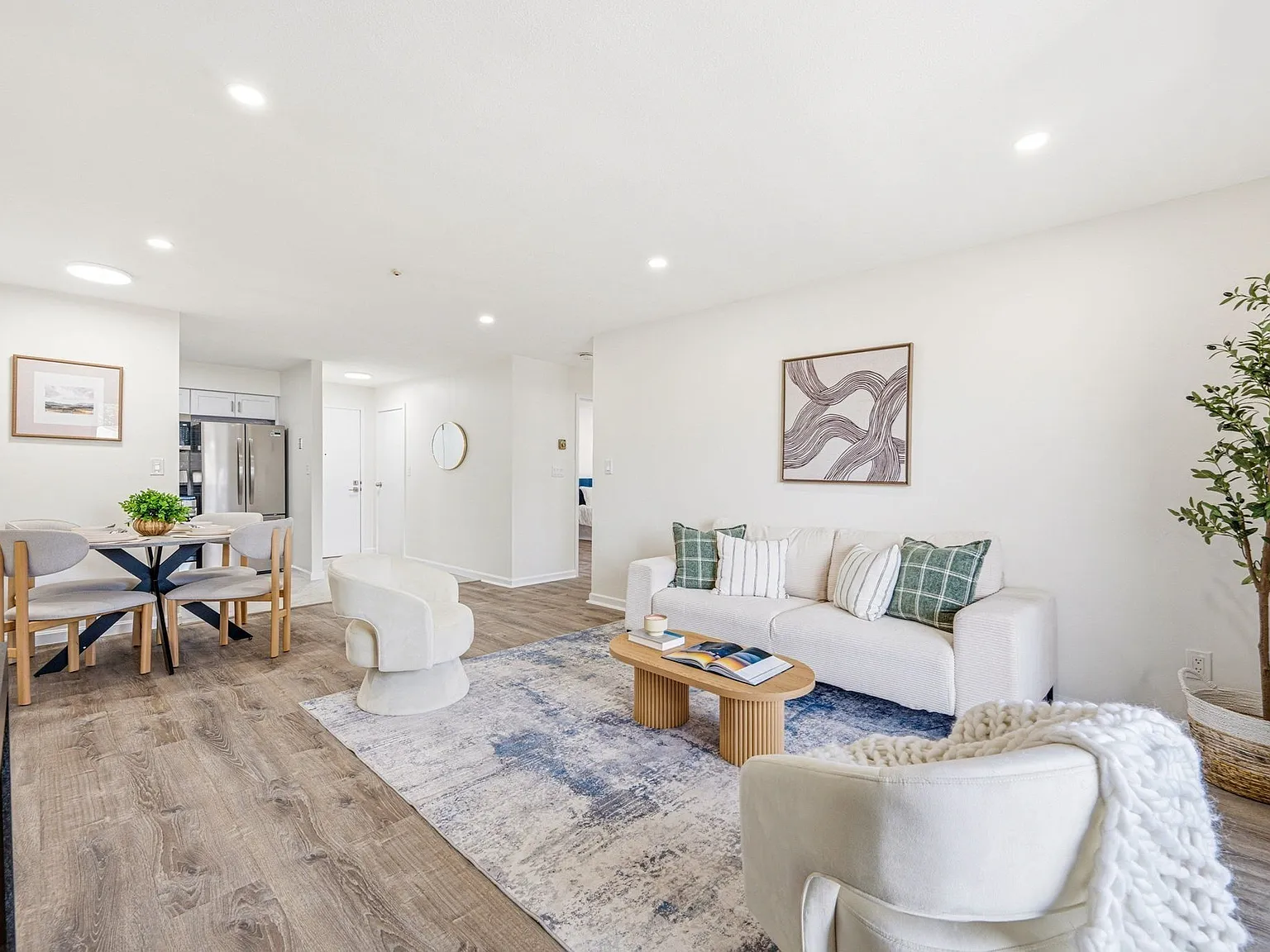2 bed, 2.0 bath, 945 sqft, $3,200 — Photo 4