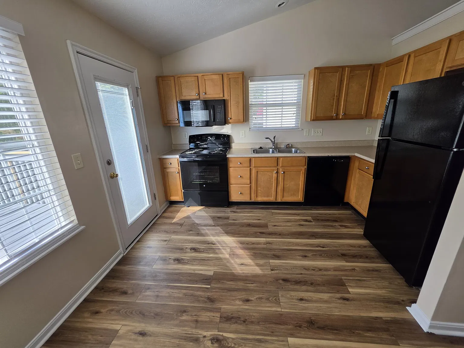 3 bed, 1540 sqft, $1,925 — Photo 4