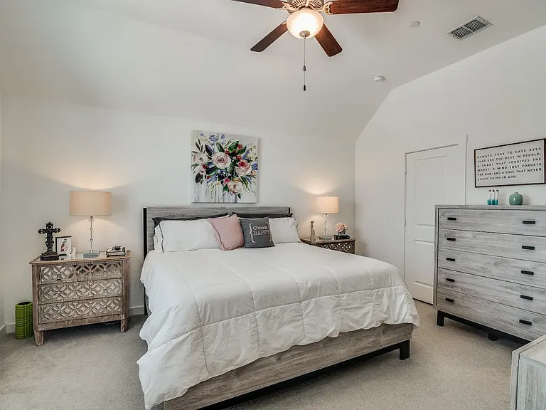 2724 Splendor Dr — Photo 14