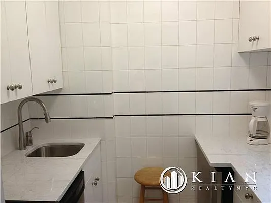 Rented by Kian Realty | media 16