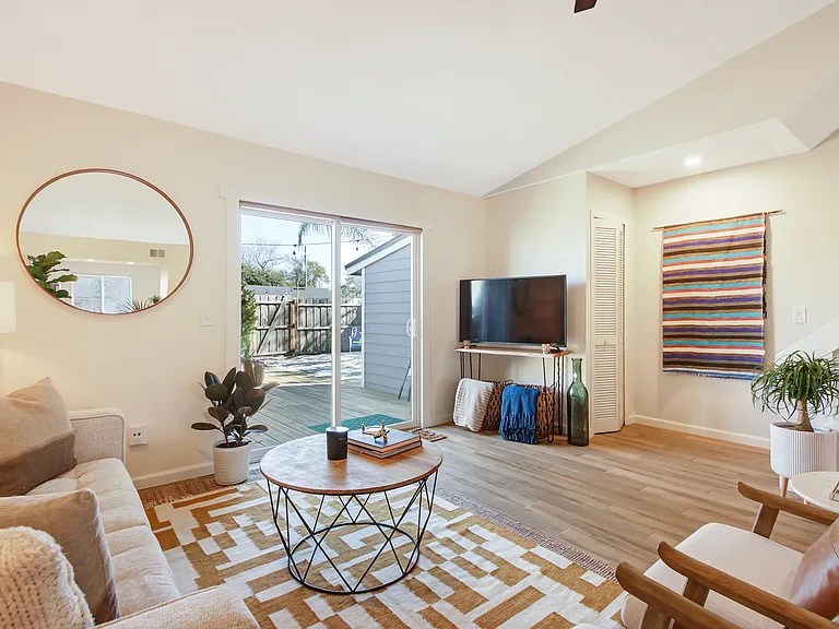 660 Aquatic Dr — Photo 24