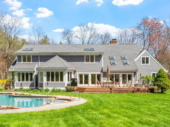 117 Ayer Rd, Harvard, MA 01451