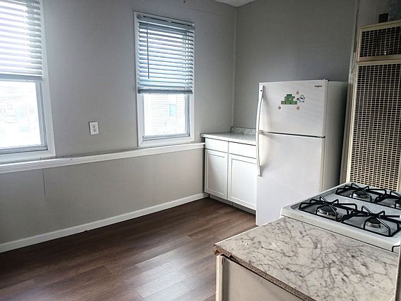 4th image of 316 Hawkins St APT 3