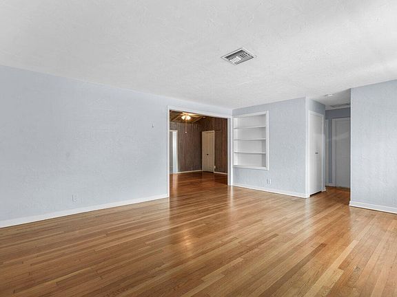 2nd image of 1116 N Palmway