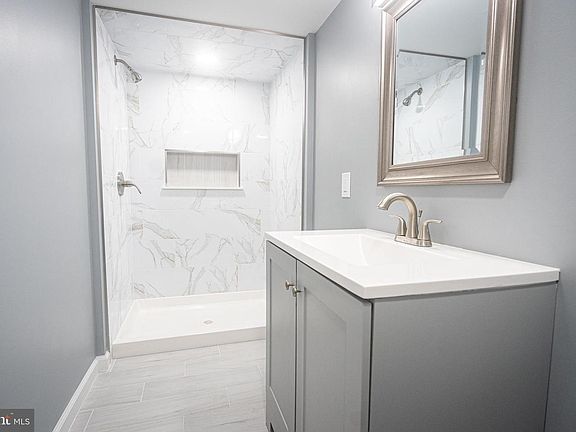 3rd image of 5902 Addison St