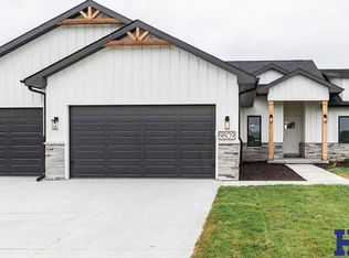 9809 Snapdragon Rd, Lincoln, NE 68516