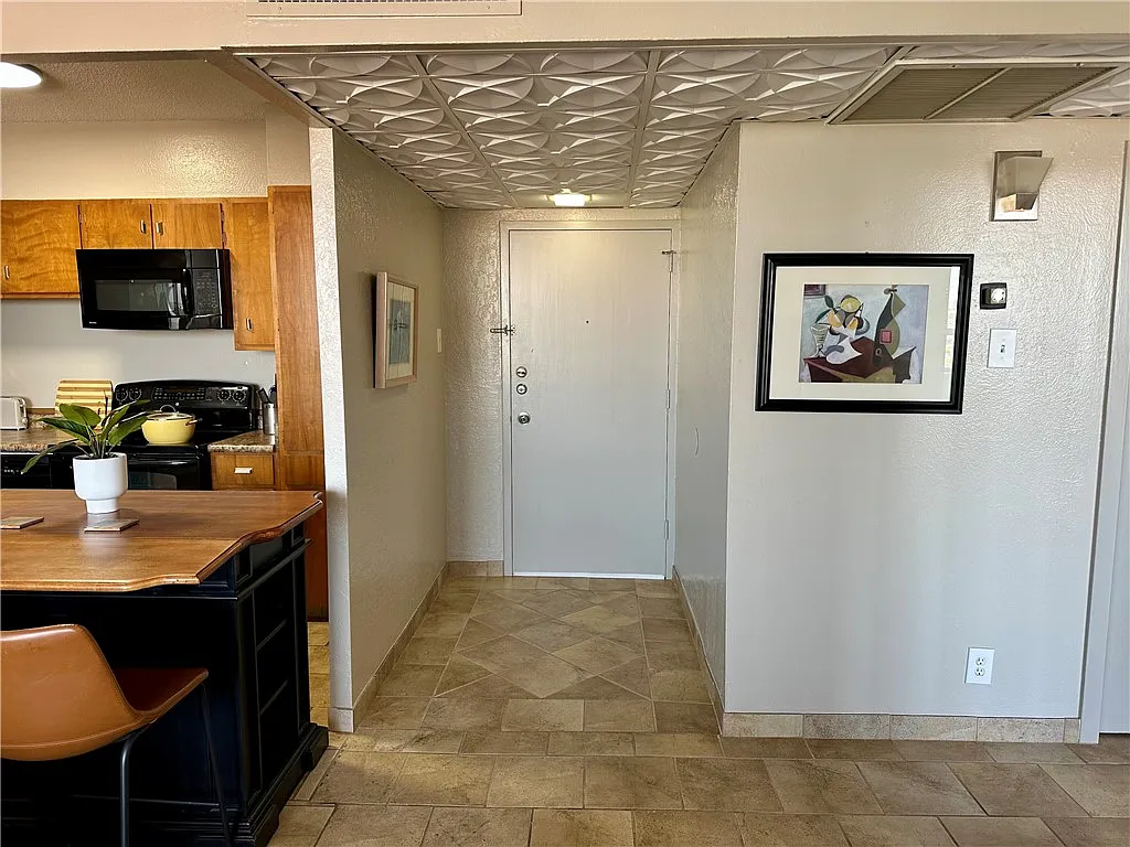 1 bed, 1.0 bath, 652 sqft, $1,700 — Photo 2