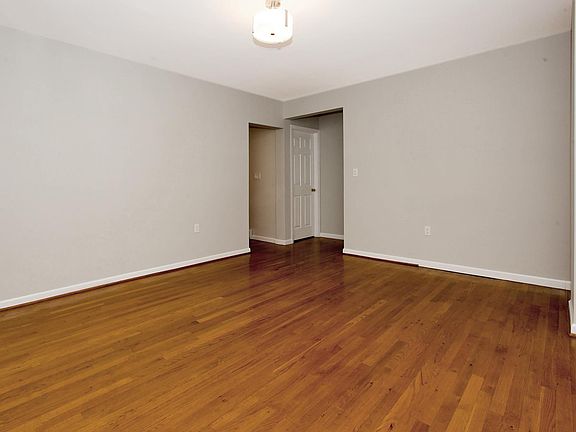 2nd image of 124 Pennsylvania Ave