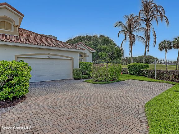 3rd image of 879 Aquarina Blvd