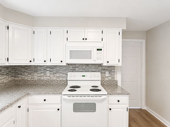 2nd image of 75 Haviland Ave Floor 2