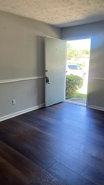 1 bed, 621 sqft, $975 — Photo 2