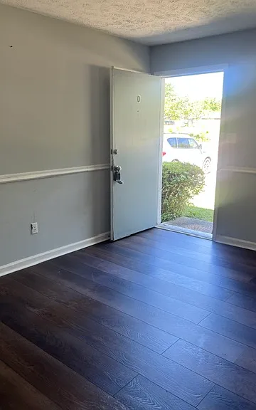 6425 Applecross Ave #D — Photo 2