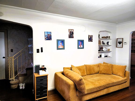 4th image of 220 N Cherry St