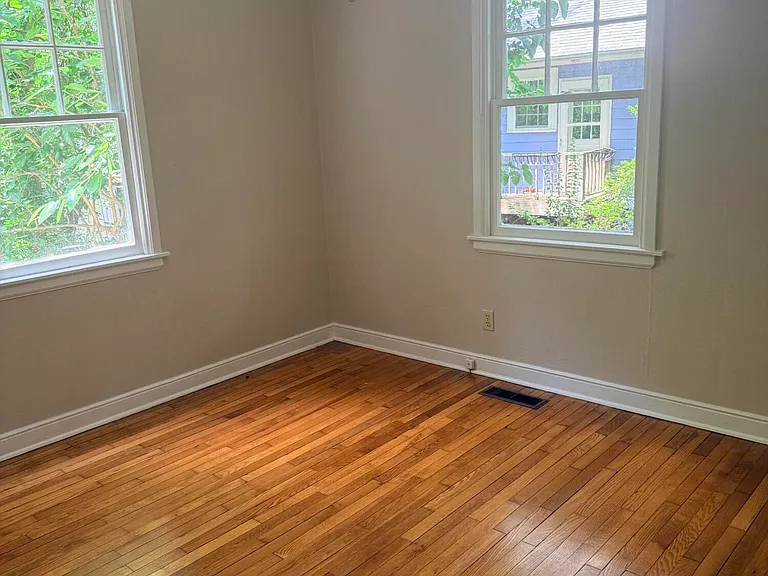 502 Frank St — Photo 11