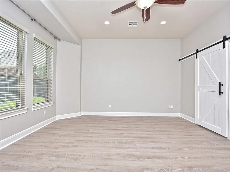 2208 Legend Hill Dr — Photo 13