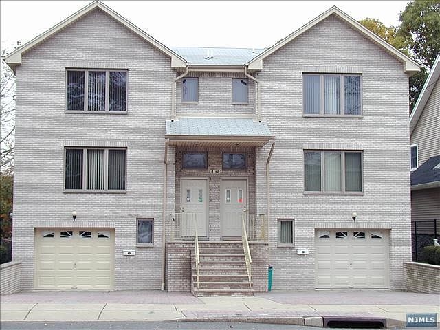 1st image of 2162 Mackay Ave #A