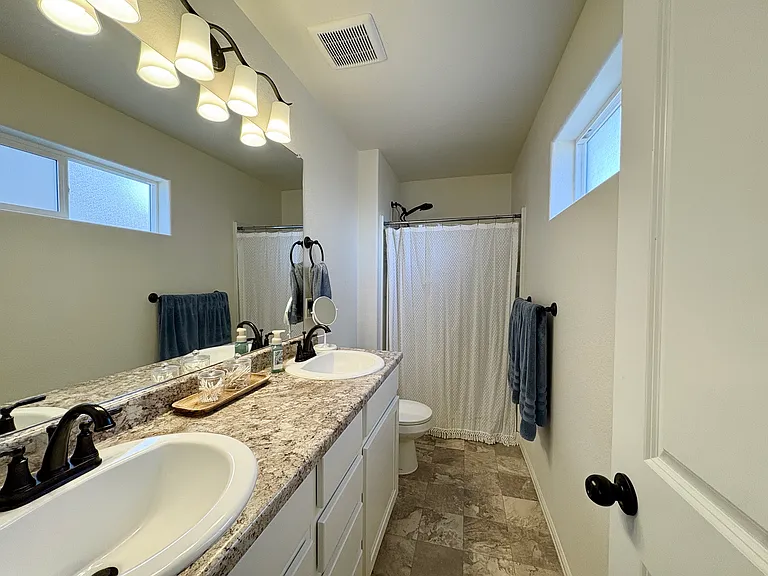 916 Greenbrook Dr — Photo 8