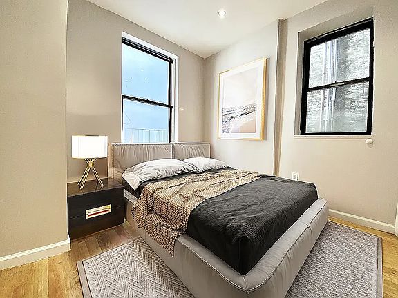 2nd image of 932 Amsterdam Ave #2L