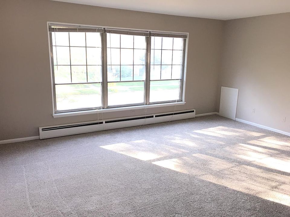 Spatious living room