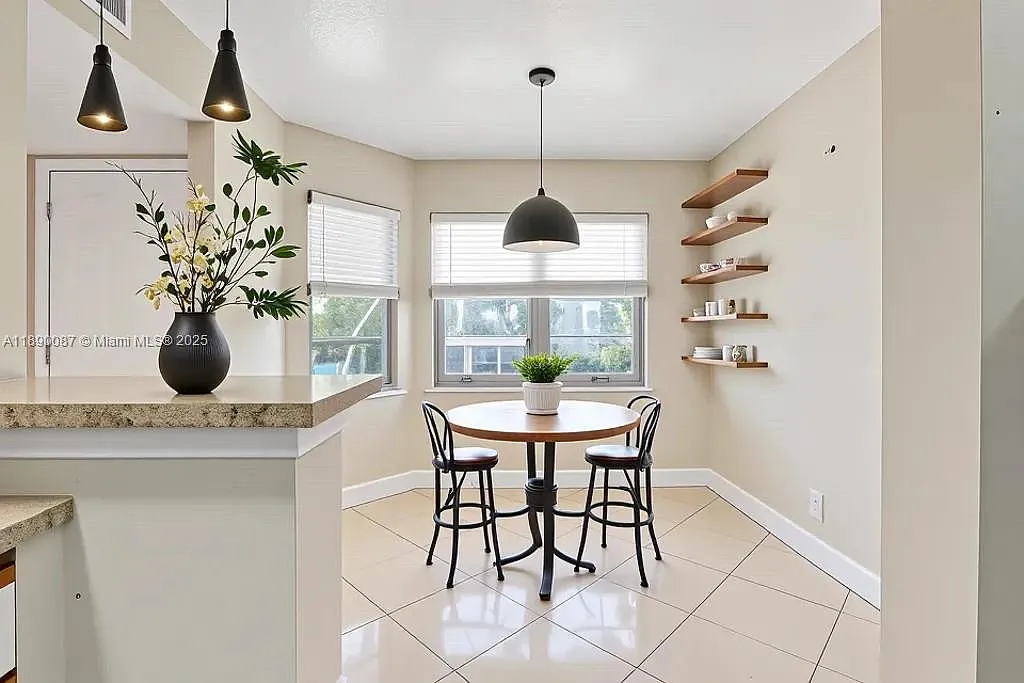 2 bed, 1350 sqft, $2,500 — Photo 4
