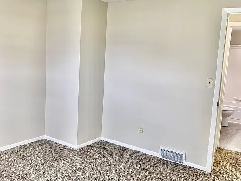 8038 Evesborough Dr — Photo 13
