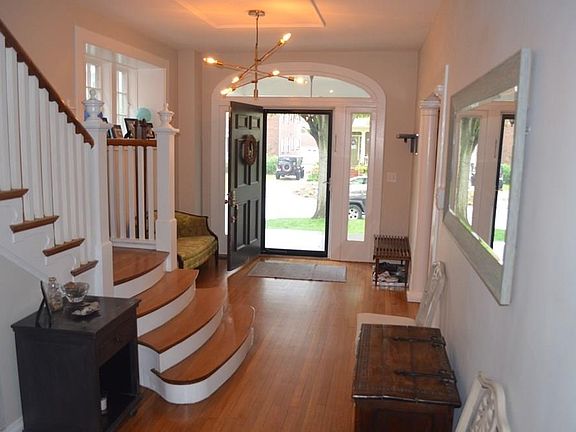4th image of 619 Maury Ave