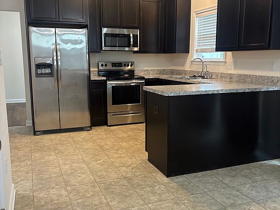 3rd image of 31 Brooks Dr