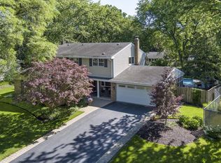 1945 Smith Rd, Northbrook, IL 60062