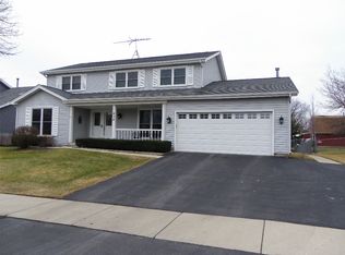 634 Stuart Dr, Carol Stream, IL 60188