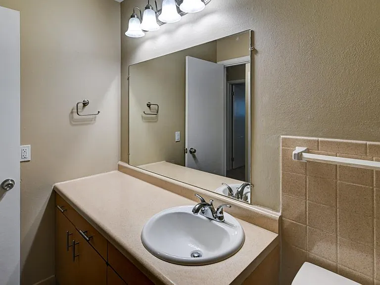 112 W Klubertanz Dr #2 — Photo 16