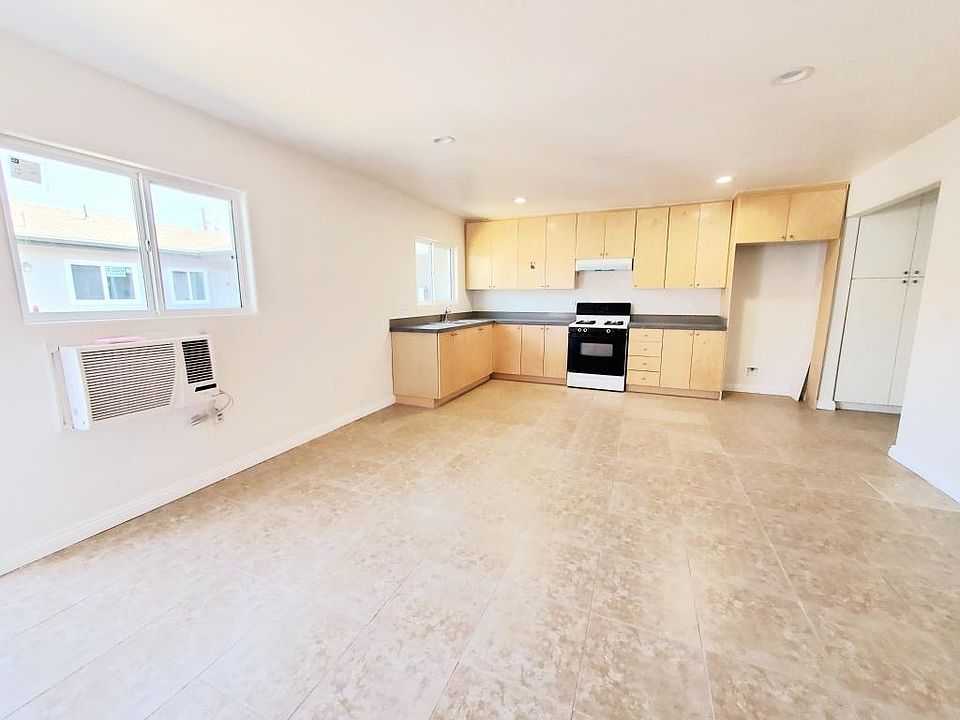 1st image of 12-6735 Elmer Ave #12